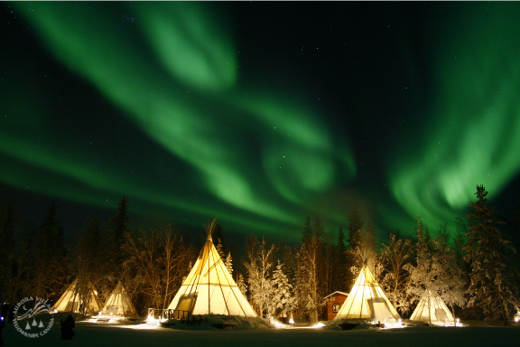 A group of tents in the snow

AI-generated content may be incorrect.